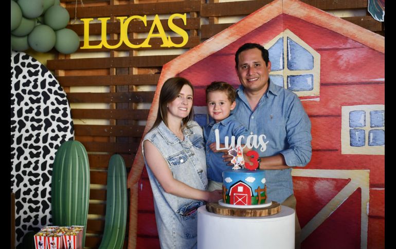 Marisa Rodríguez, Lucas Palafox e Israel Palafox. GENTE BIEN JALISCO / M. Rached