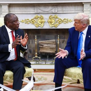 Trump confronta a líder sudafricano por permitir asesinatos de granjeros blancos