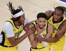 Tyrese Haliburton (centro) se mofó de los Knicks en el triunfo de los Pacers. AP/A. Hunger