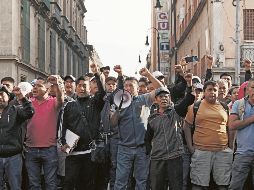 Ante el plantón, comerciantes sufren pérdidas millonarias. EFE