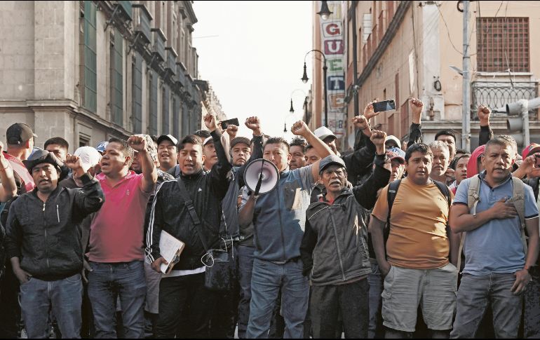 Ante el plantón, comerciantes sufren pérdidas millonarias. EFE