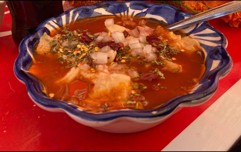 Los otros ingredientes que se le agregan al menudo, tales como el agua del caldo, los chiles y los condimentos para darle sabor, no aportan calorías. EL INFORMADOR / O. López