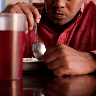 Estas son las CAUSAS psicológicas de comer compulsivamente