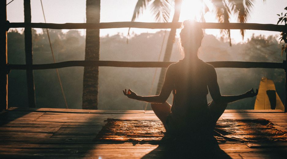 “Manifestar”, actualmente, consiste en imaginar el logro de algo que se desea, creyendo que se volverá realidad y tendrá altas probabilidades de suceder. UNSPLASH / J. Rice