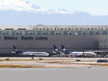 El AICM habría suspendido operaciones por los bloqueos que realizan integrantes de la CNTE. SUN / ARCHIVO