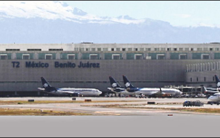 El AICM habría suspendido operaciones por los bloqueos que realizan integrantes de la CNTE. SUN / ARCHIVO