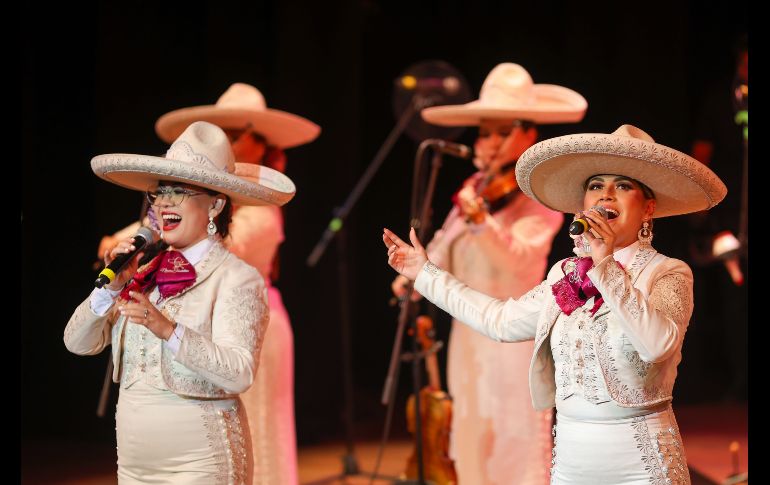 El Mariachi Nuevo Tecalitlán celebraba seis décadas de existencia, y lo hacía como mejor sabe, con un concierto lleno de emotividad, historia y raíces sonoras. EL INFORMADOR/ H. Figueroa.