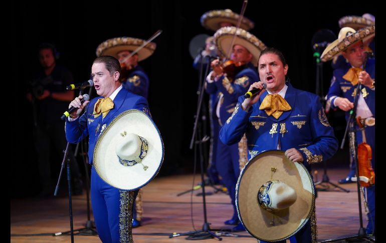 El Mariachi Nuevo Tecalitlán celebraba seis décadas de existencia, y lo hacía como mejor sabe, con un concierto lleno de emotividad, historia y raíces sonoras. EL INFORMADOR/ H. Figueroa.
