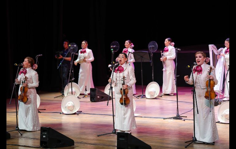 El Mariachi Nuevo Tecalitlán celebraba seis décadas de existencia, y lo hacía como mejor sabe, con un concierto lleno de emotividad, historia y raíces sonoras. EL INFORMADOR/ H. Figueroa.