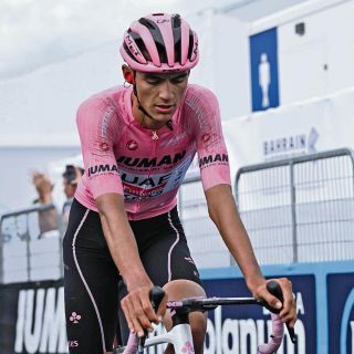 Del Toro sigue líder tras 14 etapas del Giro de Italia