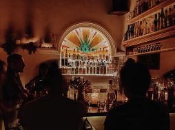 El Gallo Altanero sazona la experiencia con eventos musicales ocasionales, un menú en constante cambio que los mantiene frescos y en renovación recurrente, e incluso con baristas internacionales como invitados para dirigir la barra. ESPECIAL / 50 Best