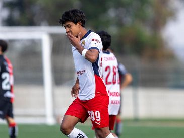 El juvenil rojiblanco se ha convertido en uno de los elementos más destacados en las fuerzas básicas de Chivas. IMAGO7.