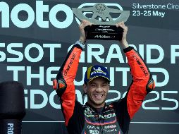 Bezzecchi le brindó a Aprilia un memorable triunfo en Silverstone y consiguió la primera victoria de la temporada. EFE/ T. KEETON.