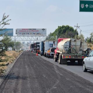 Restringen un carril de carretera Chapala hacia Guadalajara por obras