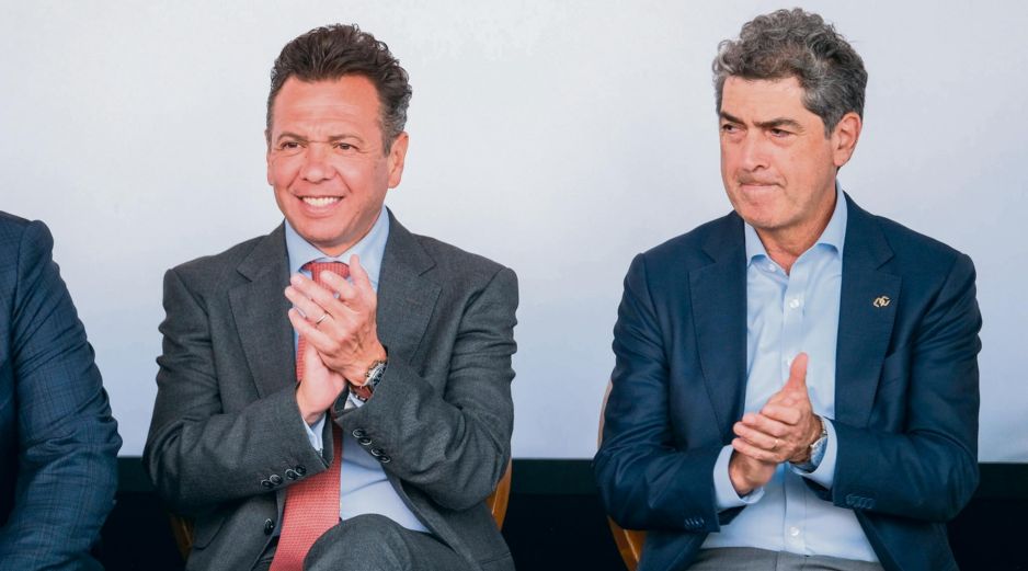 Pablo Lemus, gobernador de Jalisco, y Arturo Gutiérrez Hernández,  director general de Arca Continental. ESPECIAL