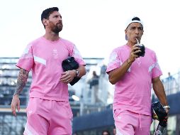 Messi y Suárez se han hecho amigos desde que compartieron delantera en el Barcelona durante seis temporadas y ahora lo hacen en el Inter Miami de la MLS. AFP / ARCHIVO