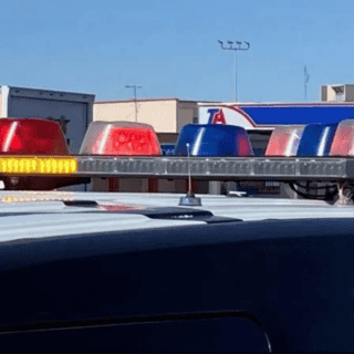 Tiroteo en centro comercial de Connecticut deja 5 heridos, informa la policía