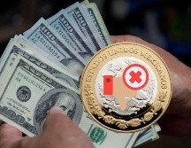 Este miércoles, el peso pierde impulso y retrocede frente al dólar. EFE / ARCHIVO