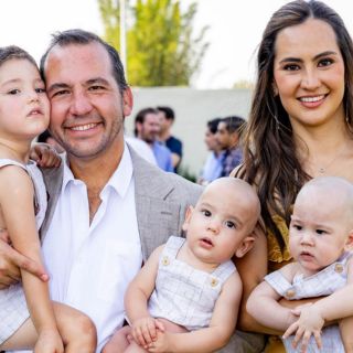 Álvaro y Nicolás: Juntos en su bautizo y la celebración de cumpleaños de Jaime