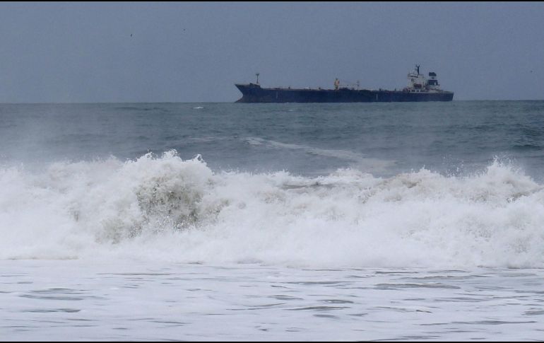 Protección Civil de Huatulco, en Oaxaca, emitió una alerta por fuerte oleaje y tormentas eléctricas en la zona costera, ante el desarrollo ciclónico que ha alcanzado un 100% de probabilidad de evolución en las próximas horas. EFE / ARCHIVO
