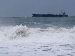 Protección Civil de Huatulco, en Oaxaca, emitió una alerta por fuerte oleaje y tormentas eléctricas en la zona costera, ante el desarrollo ciclónico que ha alcanzado un 100% de probabilidad de evolución en las próximas horas. EFE / ARCHIVO