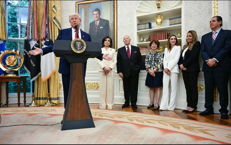 Un Tribunal federal estadounidense bloqueó buena parte de la política arancelaria de Donald Trump sobre las importaciones de numerosos países, al considerar que se está excediendo en sus poderes. El Gobierno apeló, pero aún no responde si frenará los nuevos impuestos. AFP/J. Watson