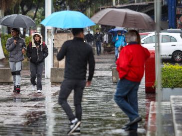 En Zapopan, un vehículo quedó varado en la colonia Jardines de Guadalupe, sin que hubiera otras afectaciones. EL INFORMADOR / ARCHIVO