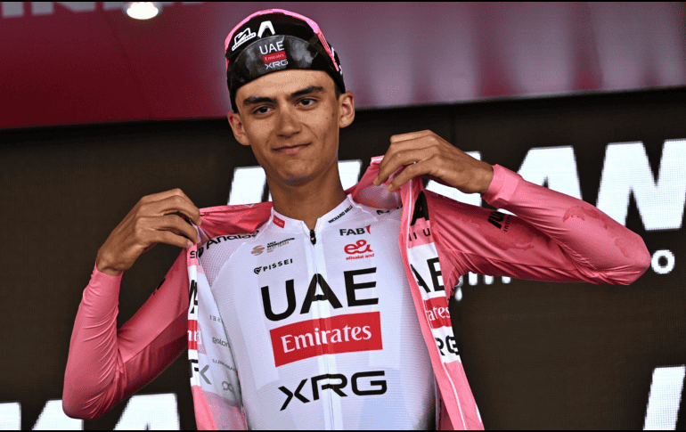 Los próximos dos días probablemente serán mucho más difíciles para Isaac Del Toro, con agotadoras etapas de montaña consecutivas. EFE / L. Zennaro