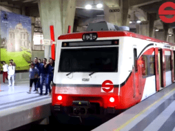 La interrupción ocurrió en uno de los horarios de mayor afluencia, lo que provocó acumulación de usuarios en estaciones clave. X / @Suburbanos