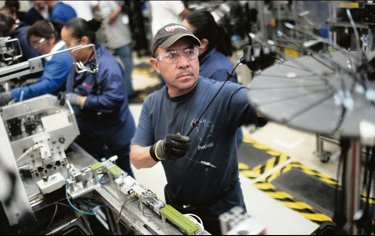 El Tribunal de Apelaciones permite de manera temporal los “aranceles recíprocos” que Trump aplicó a 185 países. Sin embargo, los impuestos a las importaciones de autos y autopartes no forman parte de esta controversia y siguen vigentes contra México. AFP