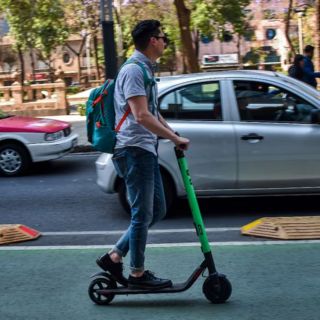 Scooters y bicis eléctricas deberán contar con placas y licencia en CDMX