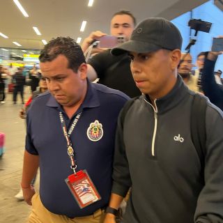 Efraín Álvarez llega a Guadalajara para cerrar su contrato con Chivas: "Es un reto muy bonito para mí"