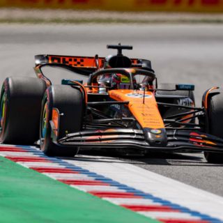 Piastri reina en Barcelona y McLaren firma el 1-2 en España