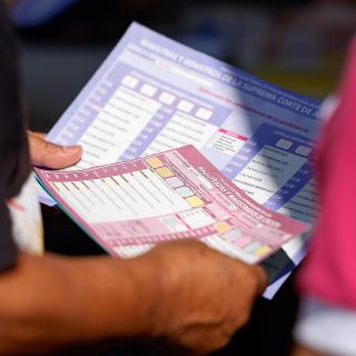 Gobernadores y funcionarios emiten su voto en el país