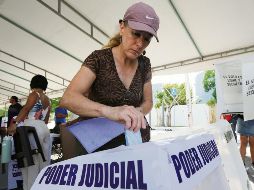 Según el INE, la participación se ubicó entre 12.5% y 13.3% del electorado. Se prevé que los resultados finales se den a conocer en 10 días. EFE