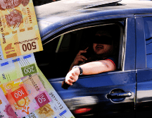 Aunque no existe un operativo específico para detectar esta conducta, los agentes de la Policía Vial están instruidos para sancionar a quienes incurran en ella. EL INFORMADOR / ARCHIVO