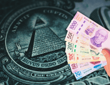 La cotización del dólar en Banco Azteca es de 18.25 pesos a la compra y 19.84 pesos a la venta. ESPECIAL / CANVA