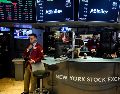 Así, al cerrar la Bolsa, el Dow Jones de Industriales cayó 0.22 %, para situarse en 42 mil 427 puntos, mientras que el tecnológico Nasdaq subía un 0.32 %, hasta 19.460 enteros y el selectivo S&P 500 registraba unas ganancias de un 0.01 %, hasta 5.970 unidades. AFP / ARCHIVO