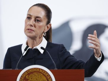 La presidenta Claudia Sheinbaum calificó como "injusto", "sin sustento legal" e "insostenible" el decreto de su homólogo de Estados Unidos. EFE/ M. Guzmán.