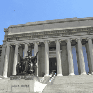 Trump acusa a Columbia de incumplir estándares de acreditación