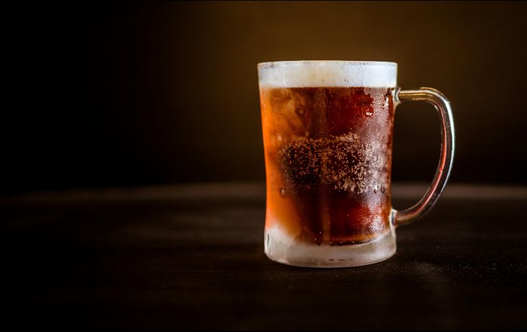 Aquí te compartimos algunos consejos para mantener las cervezas bien frías y disfrutar su sabor al máximo. Unsplash.