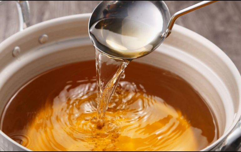 El caldo de huesos se compone principalmente de huesos y articulaciones de res, cerdo, pollo, pavo. Canva/ESPECIAL