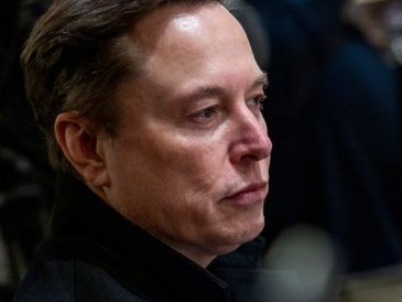 La empresa de automóviles eléctricos propiedad de Musk cayó 14% este jueves en la bolsa. EFE/S. Thew