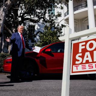 Trump pone a la venta su Tesla, tras pleito con Musk