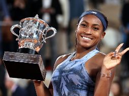 En el último set, Coco Gauff luego mantuvo su servicio dos veces para reclamar el título después de un partido que duró 2 horas y 38 minutos. EFE / C. Petit-Tesson