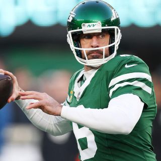 Aaron Rodgers firma contrato con Steelers