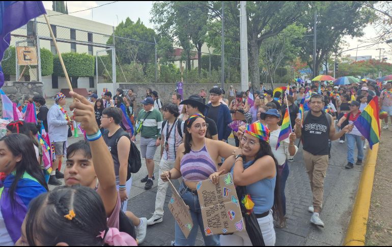 Guadalajara, en la tarde de este sábado 7 de junio, vibraba con la fiesta, música y el amor que los manifestantes llevaron a las calles de la ciudad. EL INFORMADOR/ O. González.