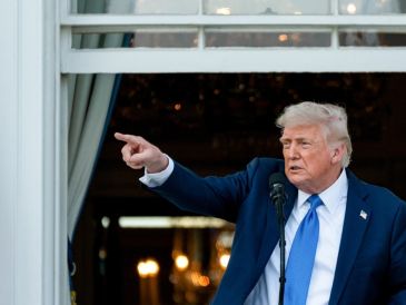 "Estas protestas de la Izquierda Radical, por instigadores y a menudo alborotadores pagados, no serán toleradas", escribió Trump en Truth Social. EFE/E. Lee