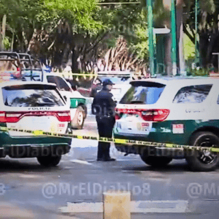 Presunta "carrerita" entre choferes deja a un hombre muerto tras caer de transporte público