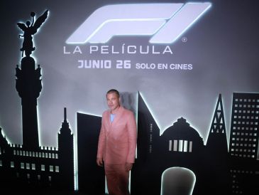 Durante el evento, Pitt, sonriente, saludó al público, firmó autógrafos y se tomó fotografías con los asistentes, además de atender a la prensa. SUN / ARCHIVO